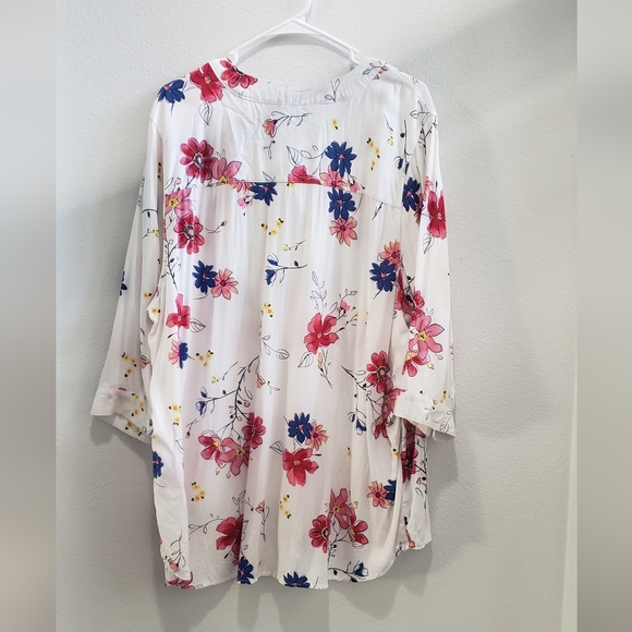 White flower print blouse with 3/4 sleeves Woman within  size 22/24 - Picture 2 of 3